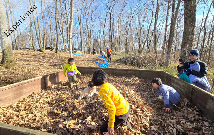 Parent-child mountain experience play