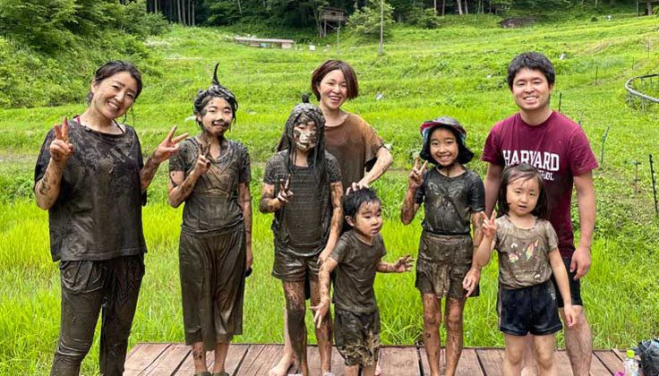 Experience the "Satoyama Chibikko Adventure - Getting Dirty in the Rice Fields" activity.