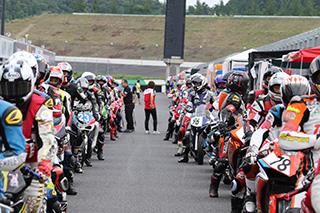 August 26, 2017 (Sat) "Mote tai" Gallery