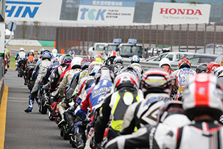 August 26, 2017 (Sat) "Mote tai" Gallery