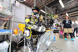 August 26, 2017 (Sat) "Mote tai" Gallery