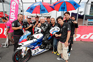 August 26, 2017 (Sat) "Mote tai" Gallery