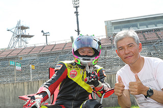 August 26, 2017 (Sat) "Mote tai" Gallery