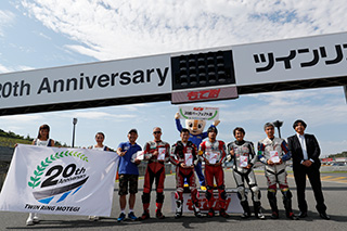 August 26, 2017 (Sat) "Mote tai" Gallery