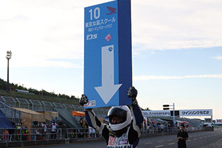 August 26, 2017 (Sat) "Mote tai" Gallery