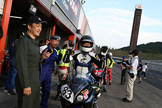 August 26, 2017 (Sat) "Mote tai" Gallery