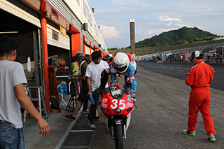 August 26, 2017 (Sat) "Mote tai" Gallery