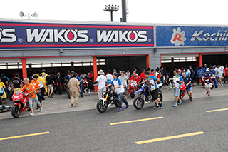 August 27, 2017 (Sun) "Mote tai" Gallery