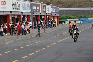 August 27, 2017 (Sun) "Mote tai" Gallery