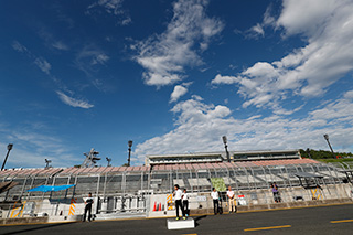 August 25, 2018 (Sat) "Mote tai" Gallery