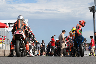 August 25, 2018 (Sat) "Mote tai" Gallery