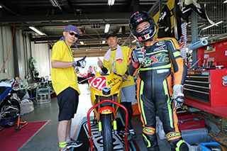 August 25, 2018 (Sat) "Mote tai" Gallery