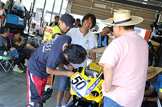 August 25, 2018 (Sat) "Mote tai" Gallery