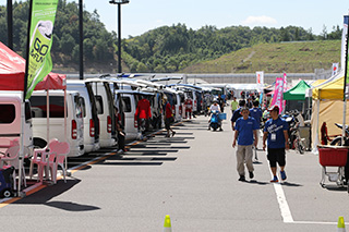 August 25, 2018 (Sat) "Mote tai" Gallery