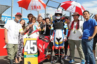 August 25, 2018 (Sat) "Mote tai" Gallery