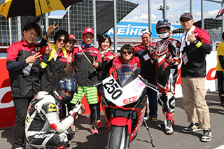 August 25, 2018 (Sat) "Mote tai" Gallery