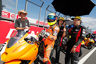 August 25, 2018 (Sat) "Mote tai" Gallery