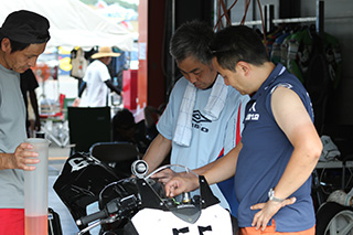 August 25, 2018 (Sat) "Mote tai" Gallery