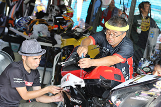 August 25, 2018 (Sat) "Mote tai" Gallery