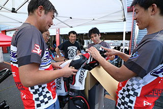 August 25, 2018 (Sat) "Mote tai" Gallery