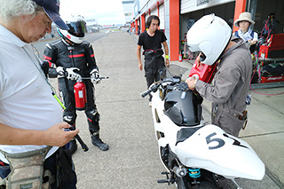 August 25, 2018 (Sat) "Mote tai" Gallery