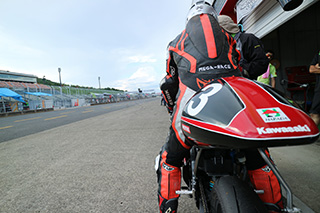 August 25, 2018 (Sat) "Mote tai" Gallery