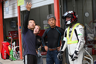 August 25, 2018 (Sat) "Mote tai" Gallery