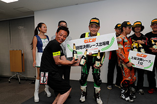 August 25, 2018 (Sat) "Mote tai" Gallery