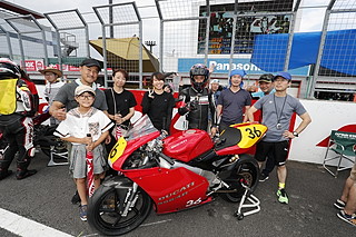 August 24, 2019 (Sat) "Mote tai" Gallery