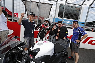 August 24, 2019 (Sat) "Mote tai" Gallery