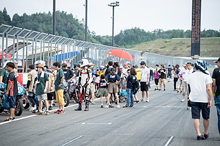 August 24, 2019 (Sat) "Mote tai" Gallery