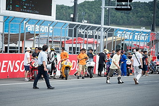 August 24, 2019 (Sat) "Mote tai" Gallery