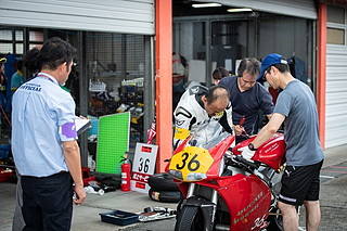 August 24, 2019 (Sat) "Mote tai" Gallery