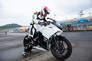 August 24, 2019 (Sat) "Mote tai" Gallery