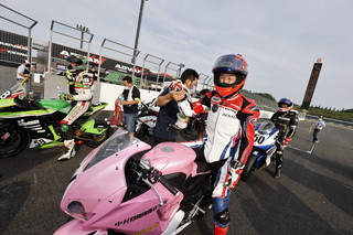 August 22, 2021 (Sun) "Mote tai" Gallery