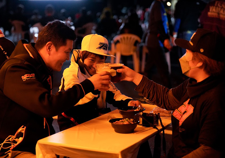 It is the only place in Japan where a large number of MotoGP™ fans gathered from all over the country can talk about the race until morning.