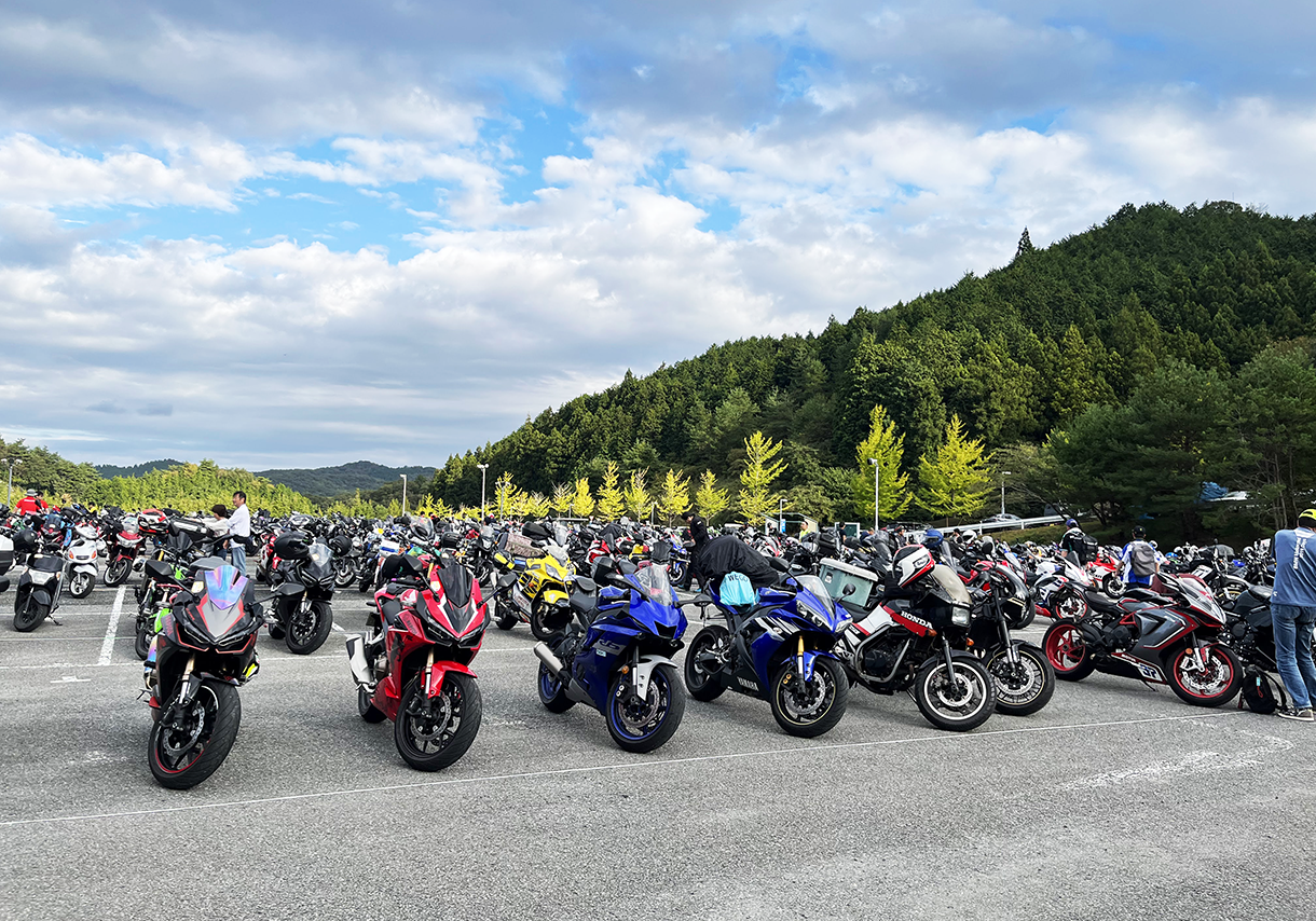 Enjoy watching races and activities while staying at Mobility Resort Motegi!