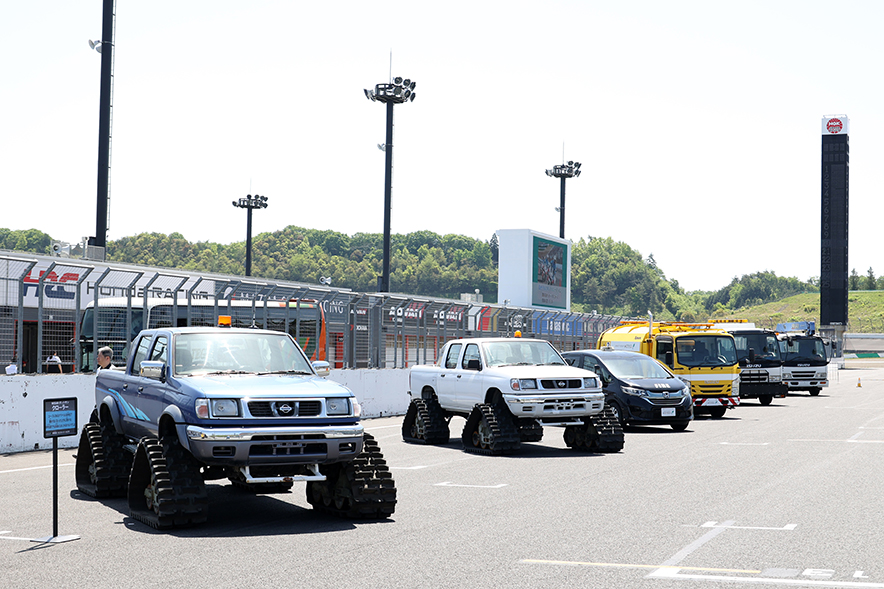 Racing Course & Working Vehicles Cruise