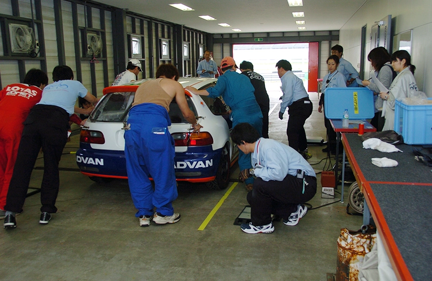 車検(2輪)オフィシャル／技術(4輪)オフィシャル