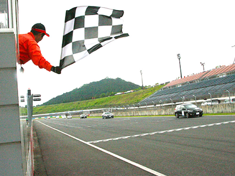 サーキット・ドライビングレッスン