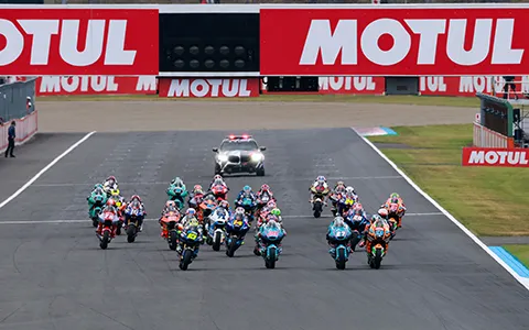 享受 MotoGP™・Moto2™・Moto3™ 三個級別