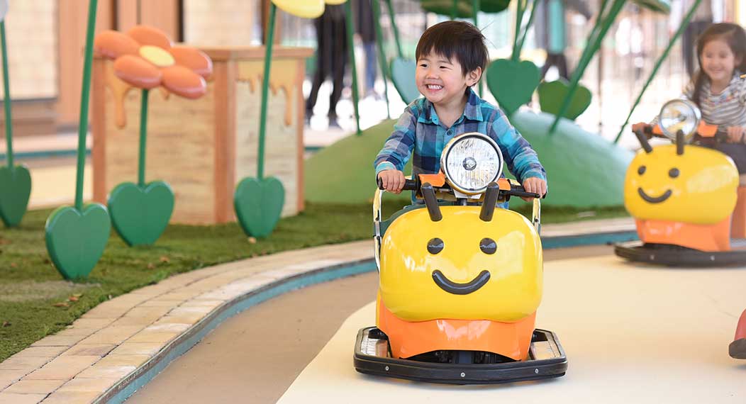 汽車和摩托車的遊樂設施