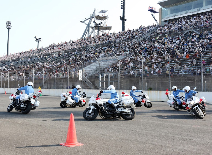 警察、救急、消防、自衛隊的車輛也大量集結！！