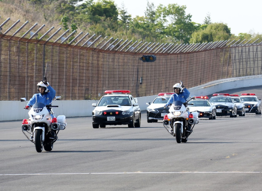 警察、救急、消防、自衛隊的車輛也大量集結！！