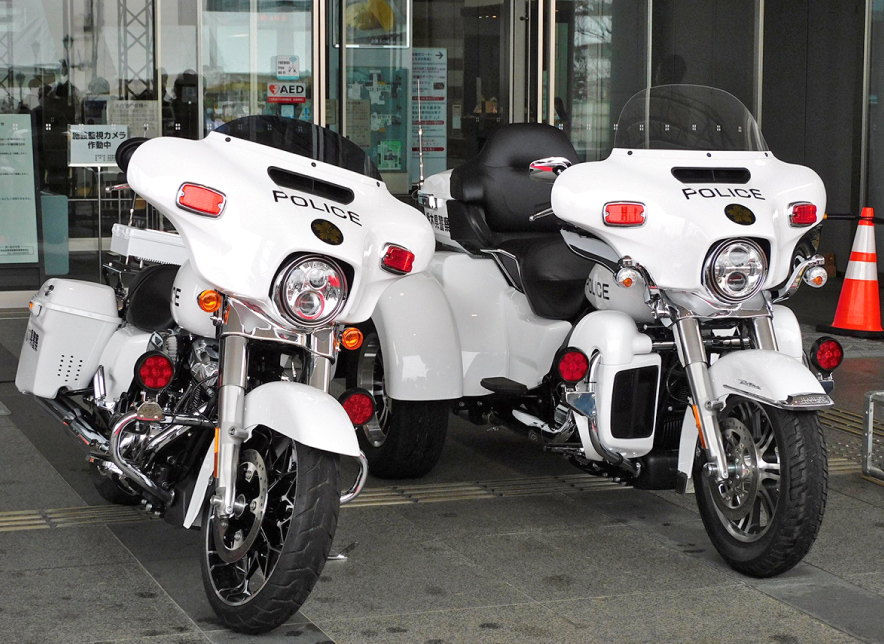 白色哈雷摩托車，三輪車